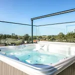With Hot Tub Iv Semesterbostad