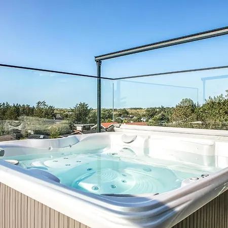 4 Bedroom Cozy In Holiday home