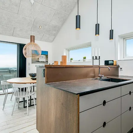 4 Bedroom Cozy In Blokhus