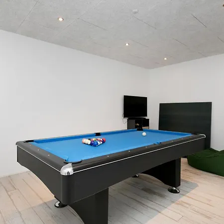 4 Bedroom Cozy In Holiday home