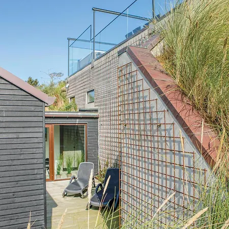 4 Bedroom Cozy In Holiday home *