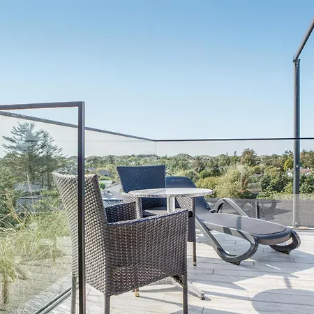 4 Bedroom Cozy In Holiday home