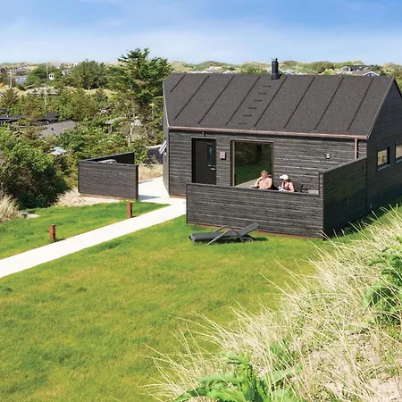 4 Bedroom Cozy In Blokhus
