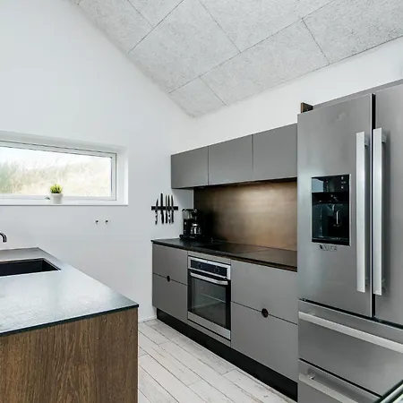 4 Bedroom Cozy In Blokhus
